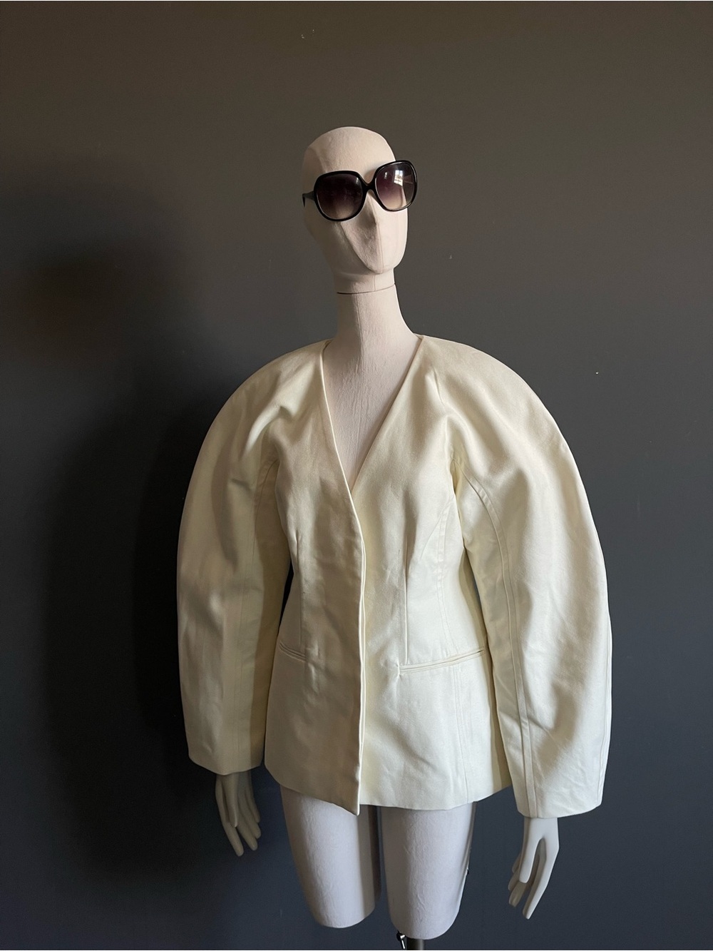 NWT H&M Edition Cream Sculptural Sleeve Hourglass Collarless Twill Blazer Size M